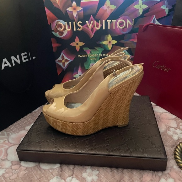 GUCCI
Patent Leather Slingback Sandals
Women's Size: 9 | US9, - Picture 3 of 10